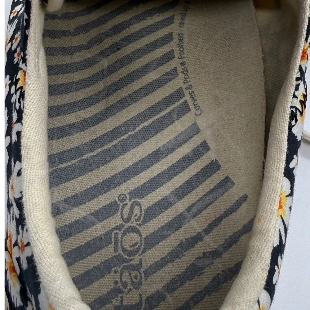 Taos Star Sneakers Women 8.5 Navy Daisy Floral Canvas‎ Lace Up Comfort Shoes